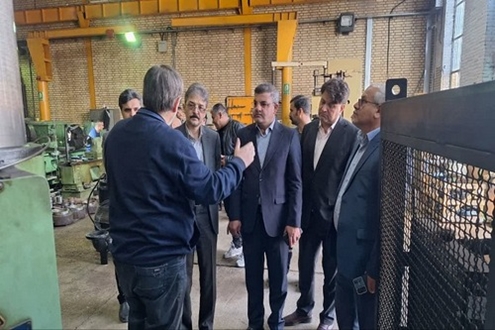 در بازدید از شهرک صنعتی شماره ی 4 اهواز تاکید شد: رفع کمبود نقدینگی واحدهای تولیدی با پرداخت مطالبات